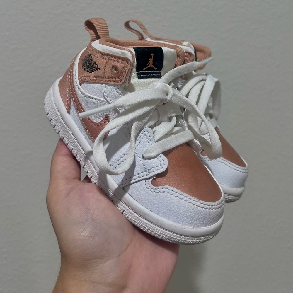 Jordan 1 Mid (TD) in White/Rose Gold-Black in a size 5c